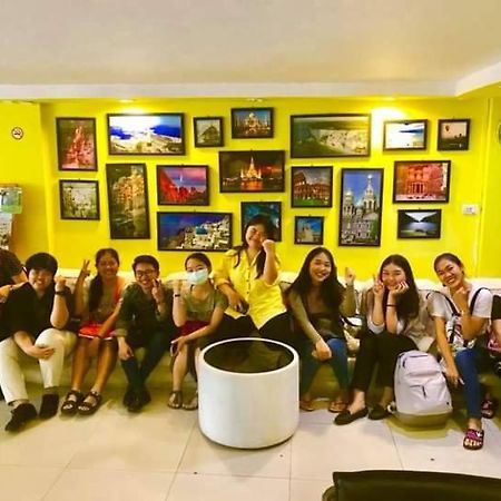 Vr Hostel สะพานควาย Bangkok Esterno foto