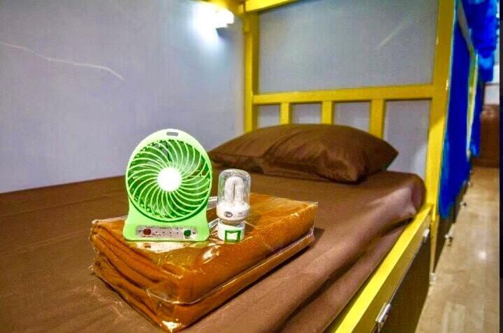 Vr Hostel สะพานควาย Bangkok Esterno foto