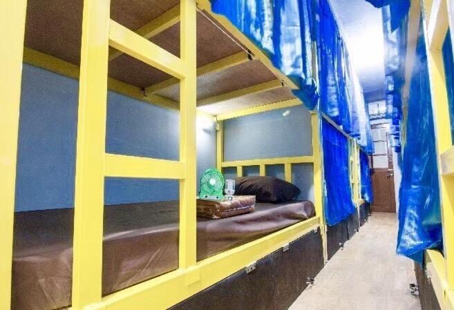 Vr Hostel สะพานควาย Bangkok Esterno foto